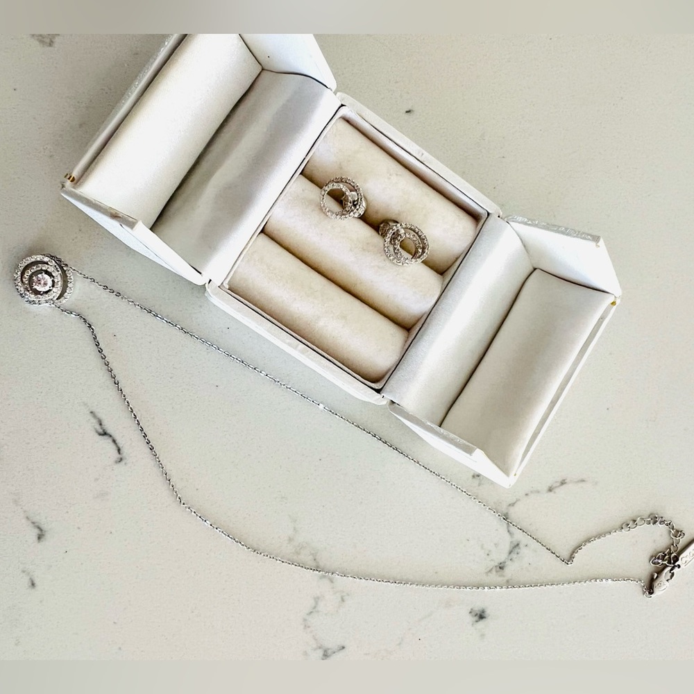Necklace and earring set